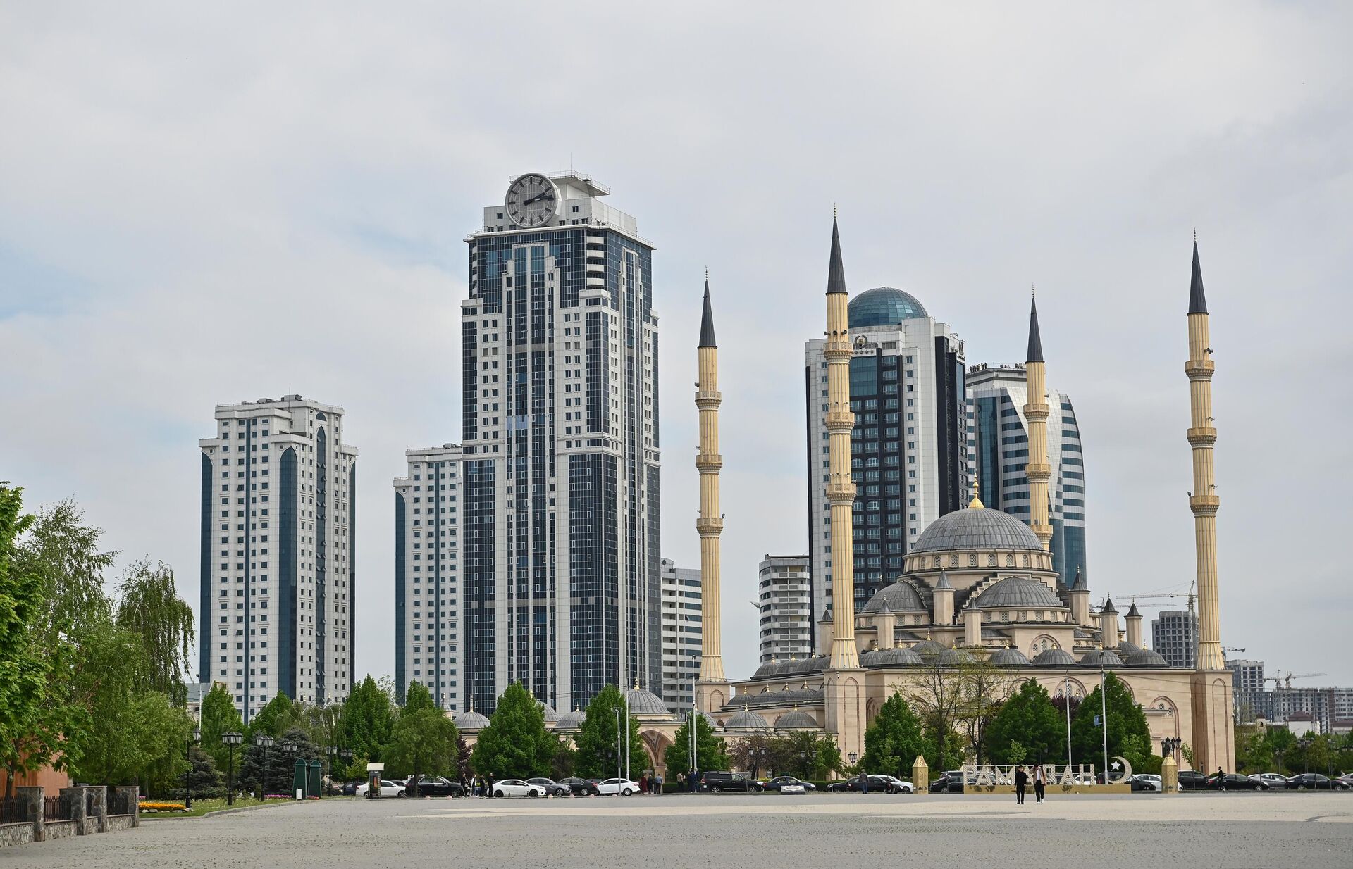 Skyscrapers of the Grozny City complex and the Heart of Chechnya mosque named after Akhmat Kadyrov. Skyscrapers of the Grozny City complex and the Heart of Chechnya mosque named after Akhmat Kadyrov. - Sputnik Africa, 1920, 07.05.2025