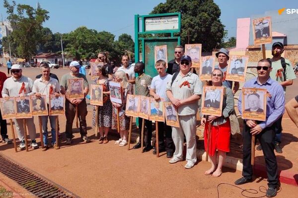 8⃣ Hommage touchant des 80 ans de la Victoire sur l'Allemagne nazie en RCA 8⃣ Hommage touchant des 80 ans de la Victoire sur l'Allemagne nazie en RCA - Sputnik Afrique