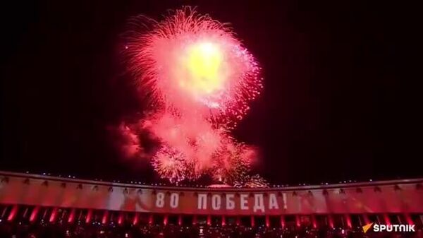8⃣ Fireworks dazzle over Moscow in celebration of the 80th Victory Day anniversary - Sputnik Africa