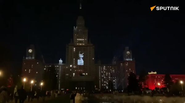 Moscow's Lomonosov University Lights Up For Victory Anniversary - Sputnik Africa