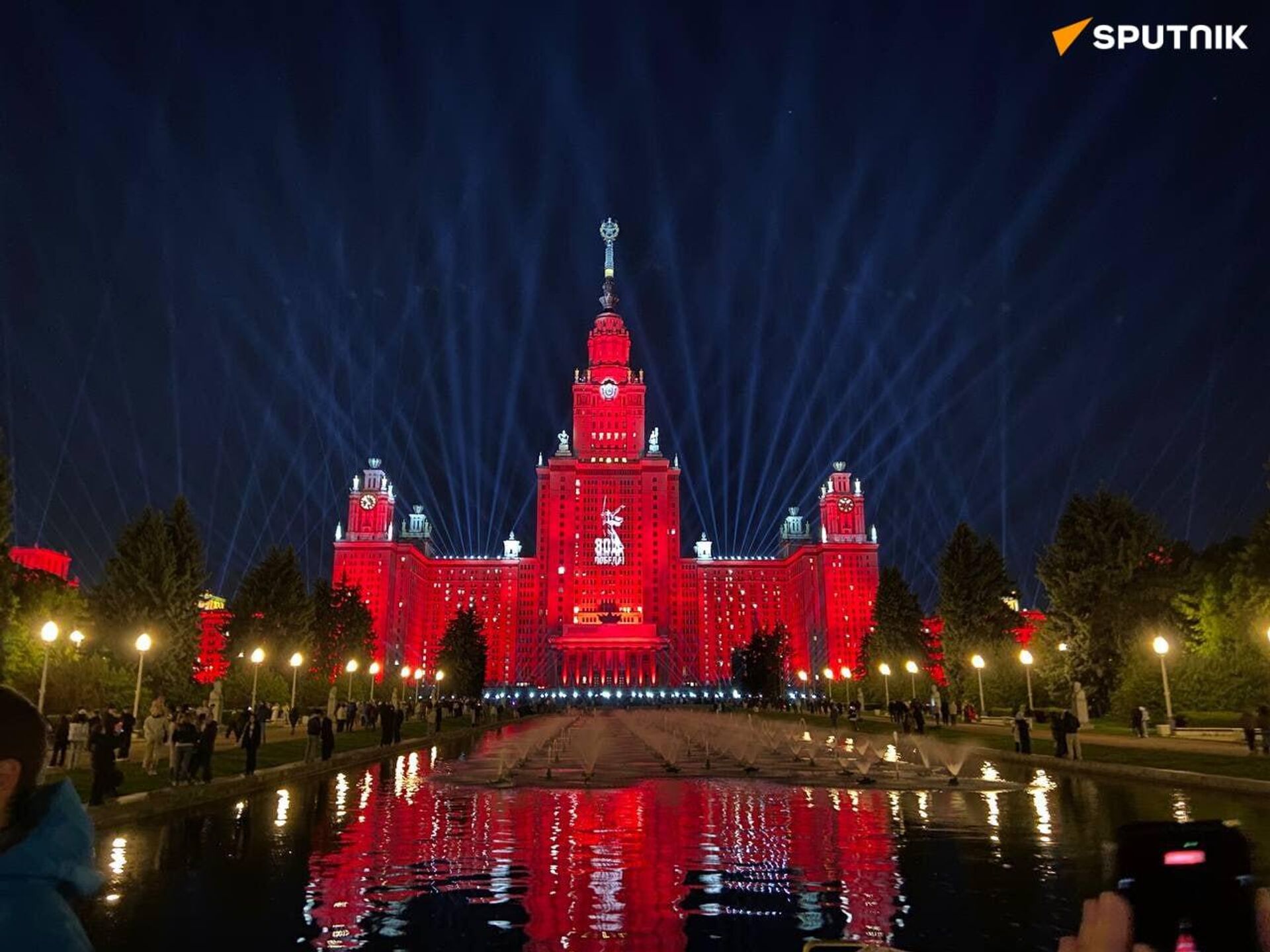 Moscow's Lomonosov University Lights Up For Victory Anniversary - Sputnik Africa, 1920, 09.05.2025