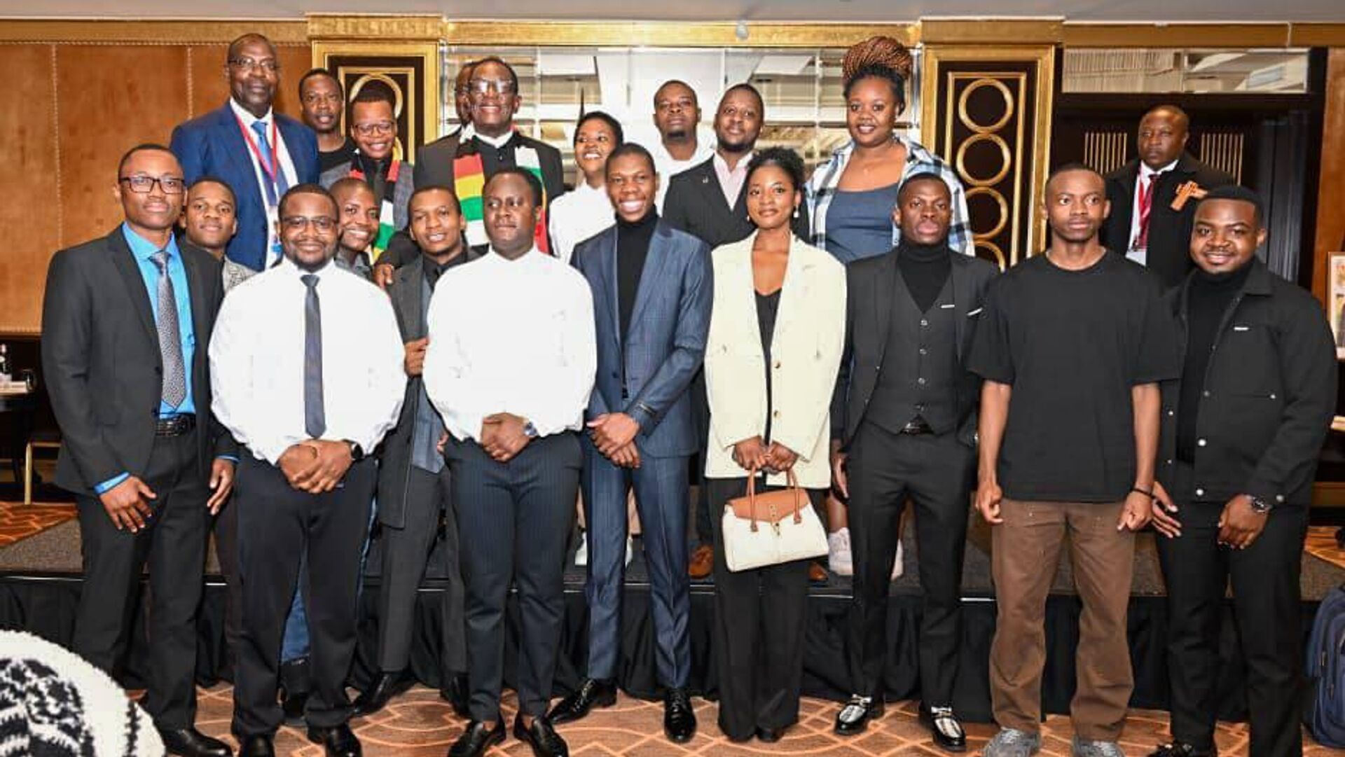 Mnangagwa appelle les étudiants zimbabwéens en Russie à stimuler l'innovation dans leur pays Mnangagwa appelle les étudiants zimbabwéens en Russie à stimuler l'innovation dans leur pays - Sputnik Afrique, 1920, 10.05.2025