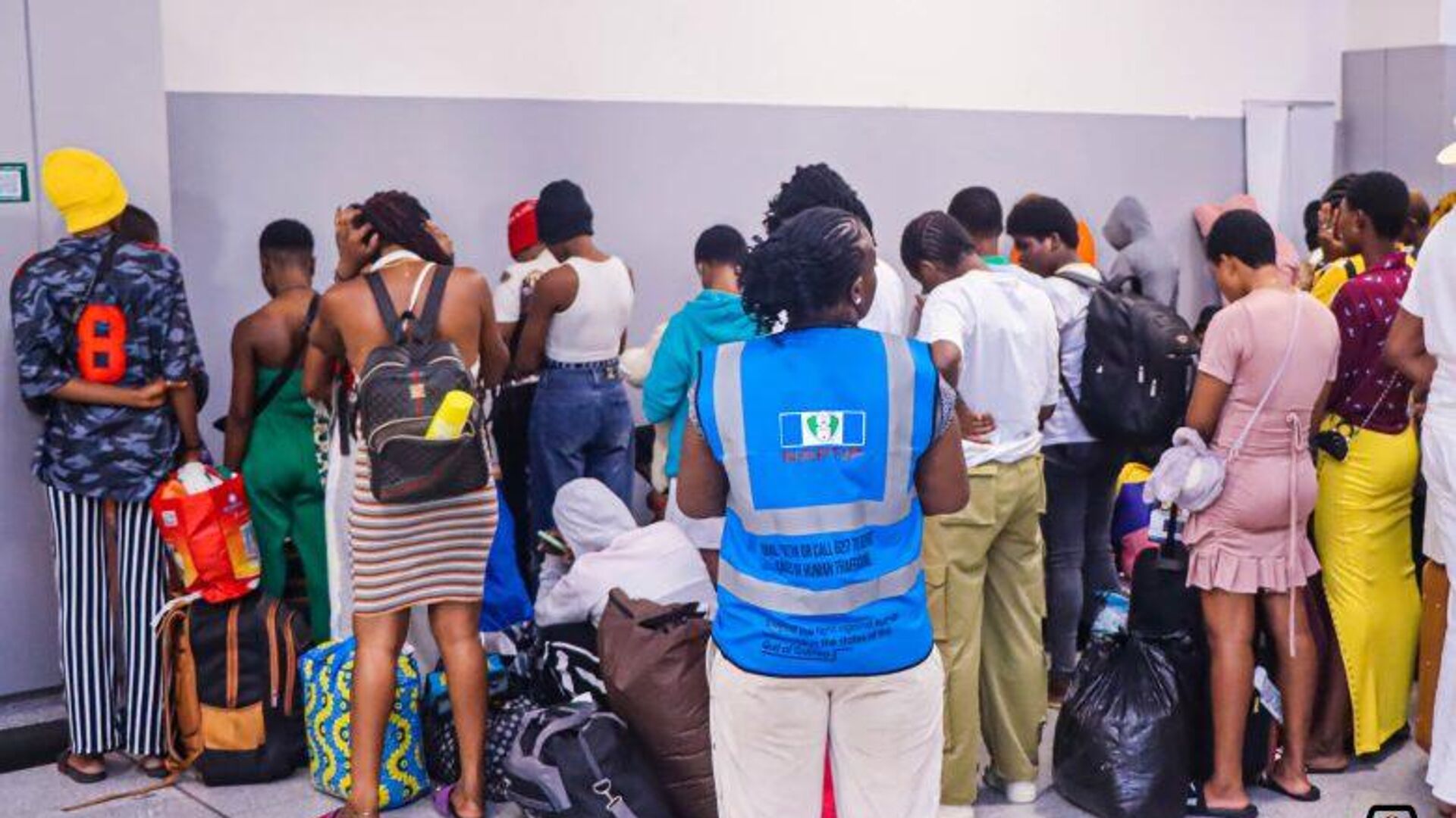 78 Nigerian Women & Children Rescued From Trafficking in Cote d’Ivoire Return Home 78 Nigerian Women & Children Rescued From Trafficking in Cote d’Ivoire Return Home - Sputnik Africa, 1920, 12.05.2025