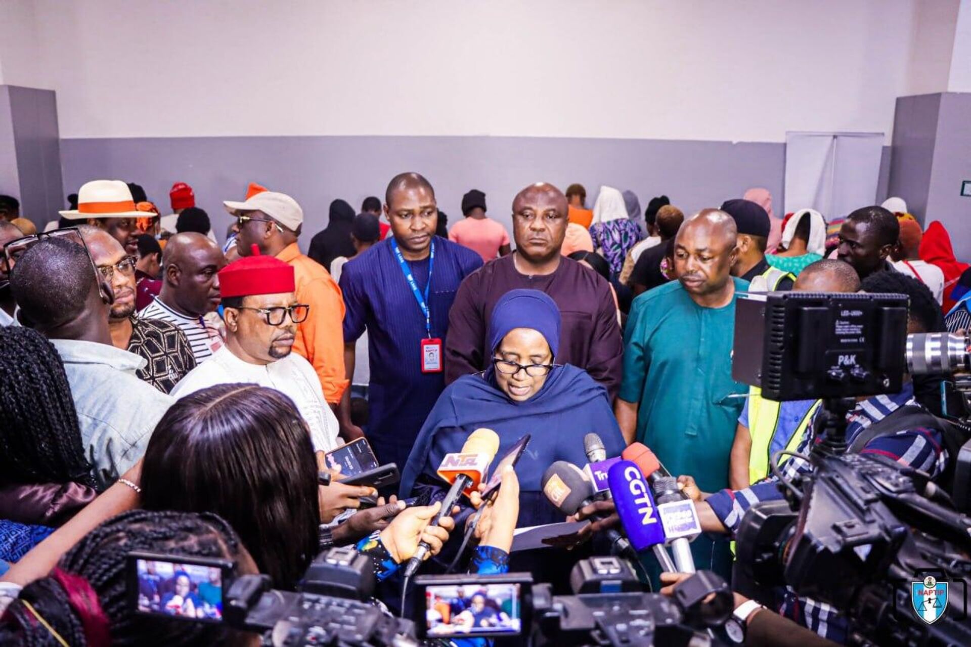 78 Nigerian Women & Children Rescued From Trafficking in Cote d’Ivoire Return Home 78 Nigerian Women & Children Rescued From Trafficking in Cote d’Ivoire Return Home - Sputnik Africa, 1920, 12.05.2025