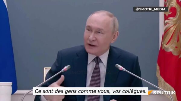 Les Russes s'enrôlent volontairement dans l'opération militaire spéciale, alors que Kiev attrape les gens comme des chiens dans la rue, selon Poutine - Sputnik Afrique
