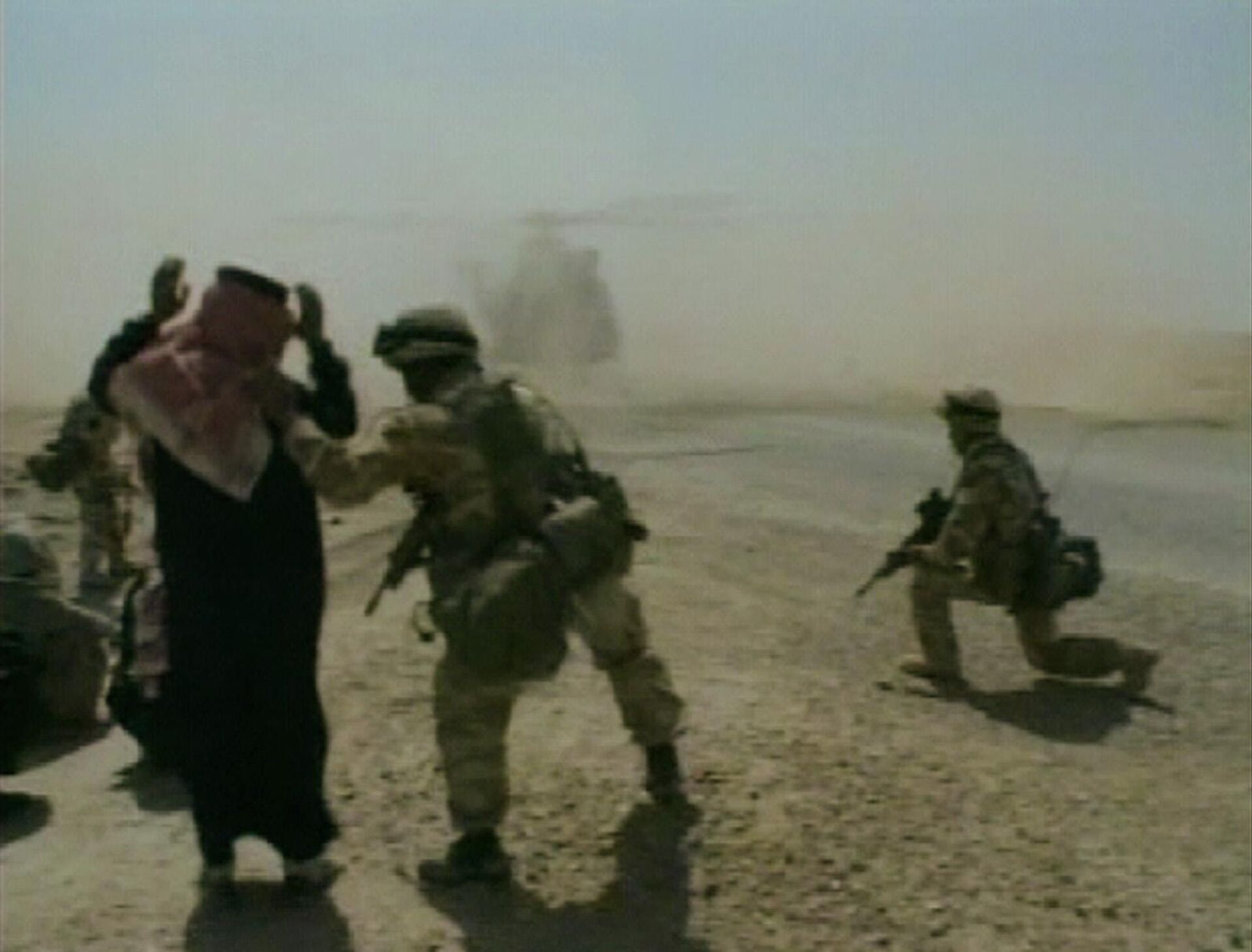 In this image taken from video, a British soldier directs an Iraqi to kneel, while an RAF Puma helicopter lands, Thursday, April 3, 2003, during patrols around Nasiriyah, Iraq. In this image taken from video, a British soldier directs an Iraqi to kneel, while an RAF Puma helicopter lands, Thursday, April 3, 2003, during patrols around Nasiriyah, Iraq. - Sputnik Africa, 1920, 12.05.2025