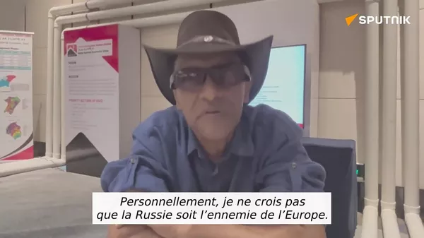 Parlez à votre voisin: un universitaire US soutient l’appel de Poutine à des négociations directes - Sputnik Afrique