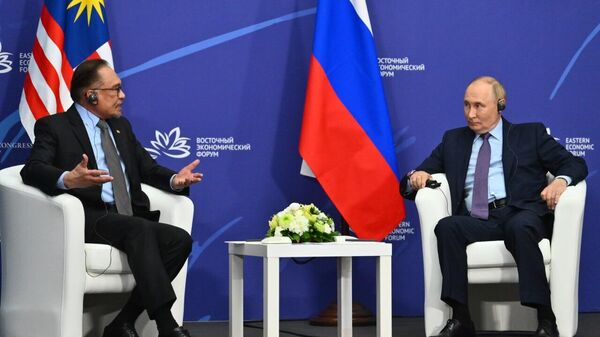 Putin meets with Malaysian Prime Minister Anwar bin Ibrahim - Sputnik Africa
