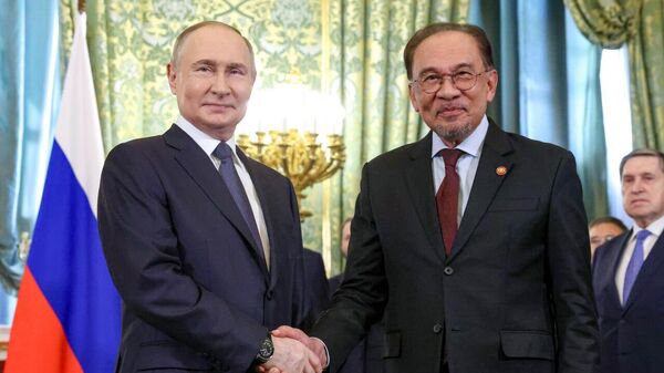 Putin and Malaysian Prime Minister deliver remarks after their negotiations - Sputnik Africa