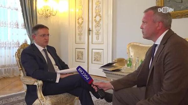 Vladimir Medinsky speaks with Russian TV after leading the Russian delegation at the Russian-Ukrainian talks on May 15, 2025 - Sputnik Africa