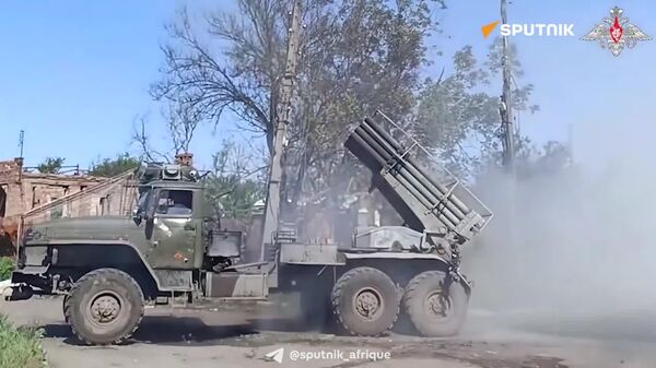 Un point fortifié ukrainien anéanti sous un déluge de roquettes russes - Sputnik Afrique