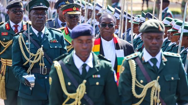 Zimbabwe's President Welcomes New Officers, Urges Unity & Service - Sputnik Africa