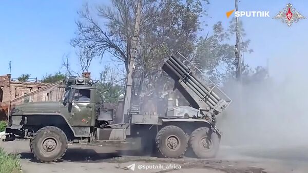 Russian Grad Multiple Launch Rocket System Hits Ukrainian Stronghold in Konstantinovka, DPR - Sputnik Africa