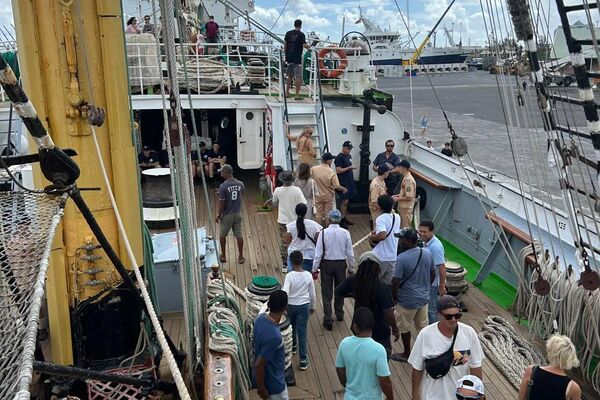 Russian Barque Krusenstern's Voyage Sparks Excitement as About 5,000 People Visit It in Mauritius Russian Barque Krusenstern's Voyage Sparks Excitement as About 5,000 People Visit It in Mauritius - Sputnik Africa
