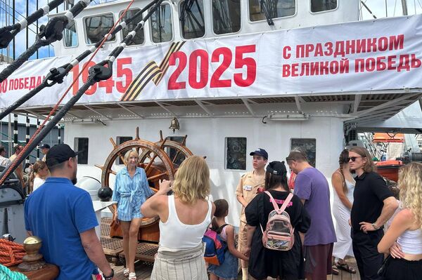 Russian Barque Krusenstern's Voyage Sparks Excitement as About 5,000 People Visit It in Mauritius Russian Barque Krusenstern's Voyage Sparks Excitement as About 5,000 People Visit It in Mauritius - Sputnik Africa