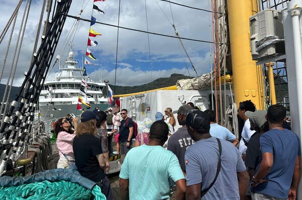 Russian Barque Krusenstern's Voyage Sparks Excitement as About 5,000 People Visit It in Mauritius Russian Barque Krusenstern's Voyage Sparks Excitement as About 5,000 People Visit It in Mauritius - Sputnik Africa
