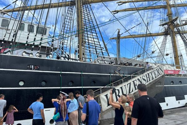 Russian Barque Krusenstern's Voyage Sparks Excitement as About 5,000 People Visit It in Mauritius Russian Barque Krusenstern's Voyage Sparks Excitement as About 5,000 People Visit It in Mauritius - Sputnik Africa