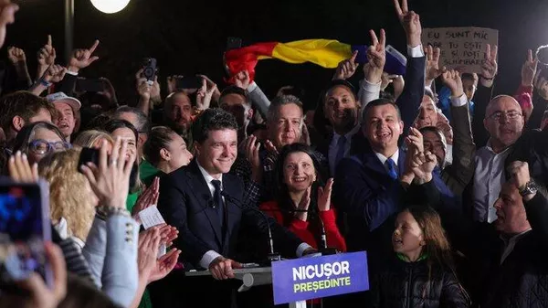Le maire de Bucarest remporte le second tour de la présidentielle roumaine - Sputnik Afrique