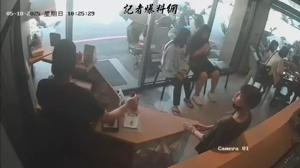 🫣 Terrible accident à Taiwan: une voiture percute un café à pleine vitesse - Sputnik Afrique