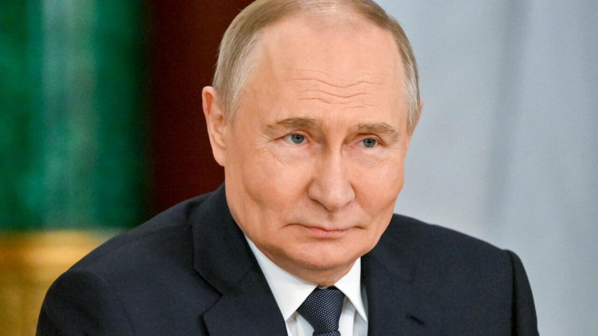 Putin came out to journalists after phone conversation with Trump Putin came out to journalists after phone conversation with Trump - Sputnik Africa, 1920, 19.05.2025