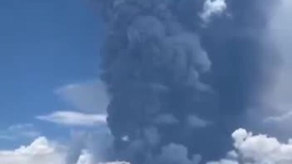 #viral | Indonesia on High Alert as Mount Lewotobi Laki Laki Erupts Eight Times - Sputnik Africa