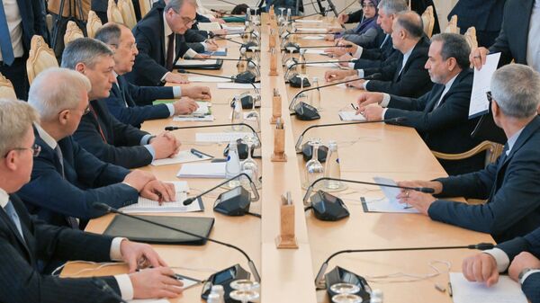 Russian Foreign Minister Sergey Lavrov and Iranian Foreign Minister Abbas Araghchi (second from right) during a meeting. - Sputnik Africa