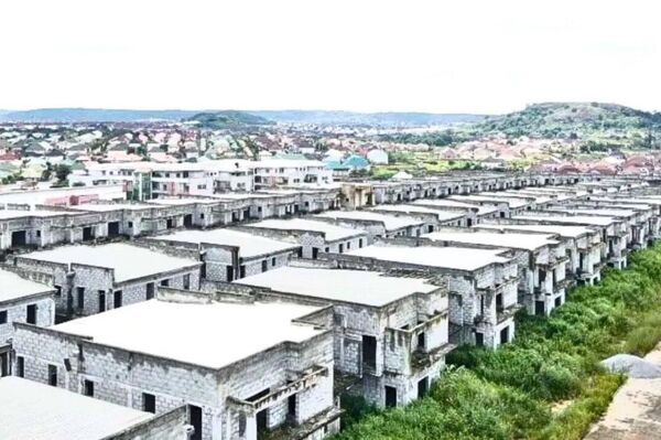From Looted Assets to Livable Homes: Nigeria's Anti-Graft Watchdog Recovers 753 Seized Homes From Ex-CB Governor From Looted Assets to Livable Homes: Nigeria's Anti-Graft Watchdog Recovers 753 Seized Homes From Ex-CB Governor - Sputnik Africa