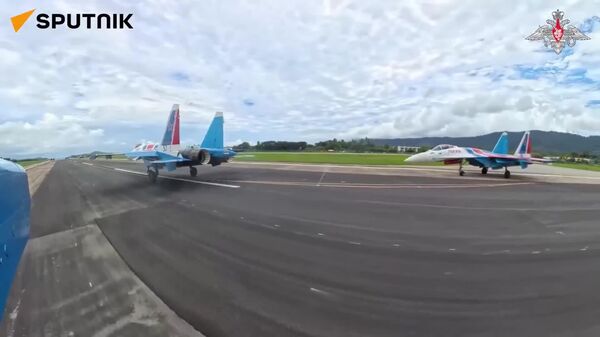 #viral | Serious Su-35S Jets Flown by Renowned Russian Knights Squadron at LIMA-2025 - Sputnik Africa