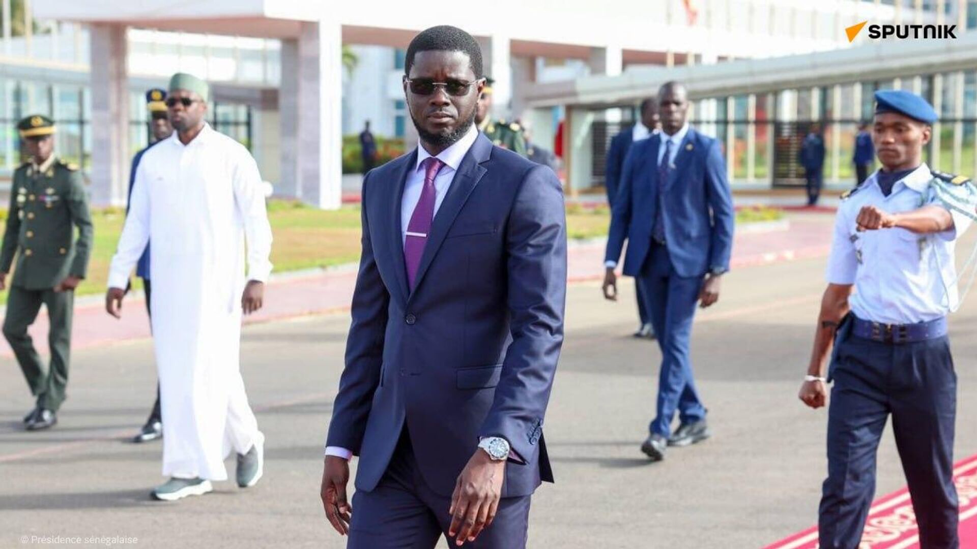 Bassirou Diomaye Faye s’envole pour la Guinée-Bissau: un voyage historique! Bassirou Diomaye Faye s’envole pour la Guinée-Bissau: un voyage historique! - Sputnik Afrique, 1920, 26.05.2025