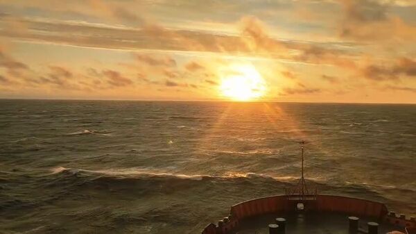 #viral | The Sea May Rest, But Not the Ray — The Arctic Sun Rules Night and Day - Sputnik Africa