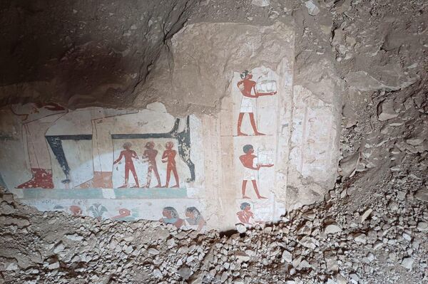 Ancient Secrets Rise: Egyptian Archaeologists Unearth Three Tombs of New Kingdom in Luxor - Sputnik Africa