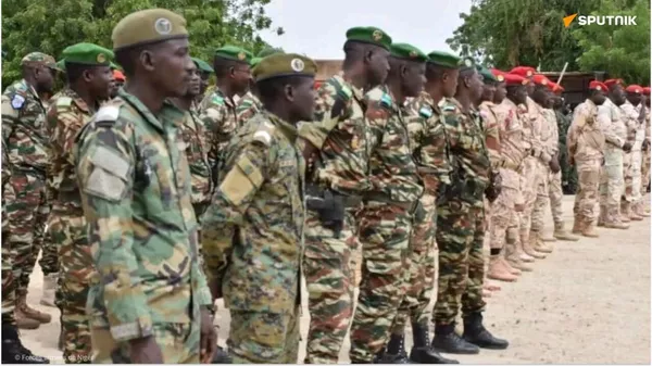 Exercices militaires communs de l'AES: un seul doigt ne peut prendre une pierre - Sputnik Afrique