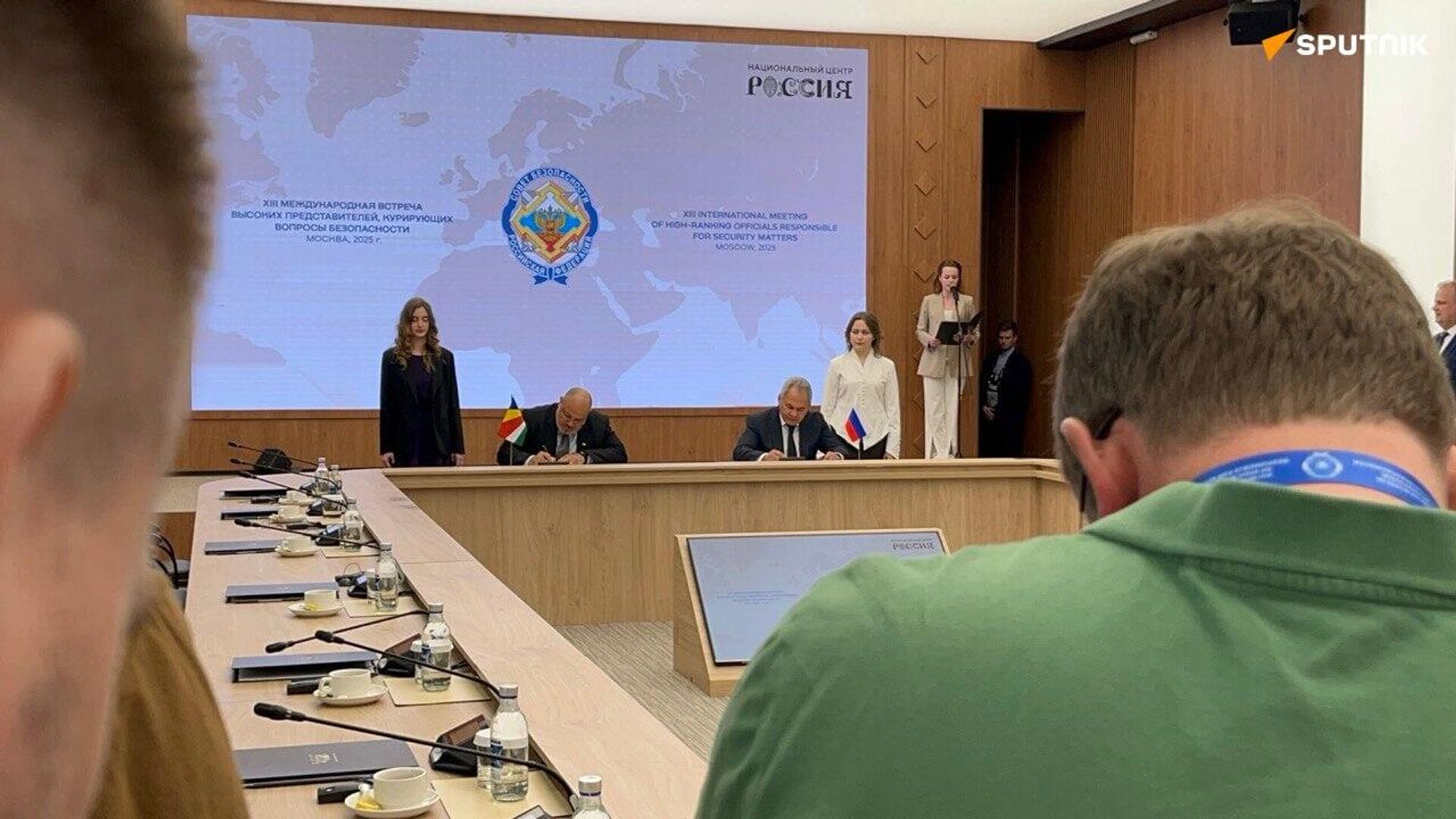 Russia Signs Memorandum of Cooperation With Director-General to the Seychelles Intelligence Service Benediste Hoareau Russia Signs Memorandum of Cooperation With Director-General to the Seychelles Intelligence Service Benediste Hoareau - Sputnik Africa, 1920, 29.05.2025