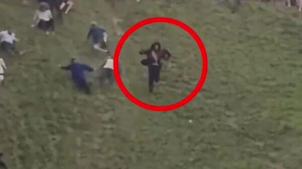 #viral | 'Wheely' Bad Idea: Cheese Rolling Ends in Medical Mayhem at British Traditional Event - Sputnik Africa