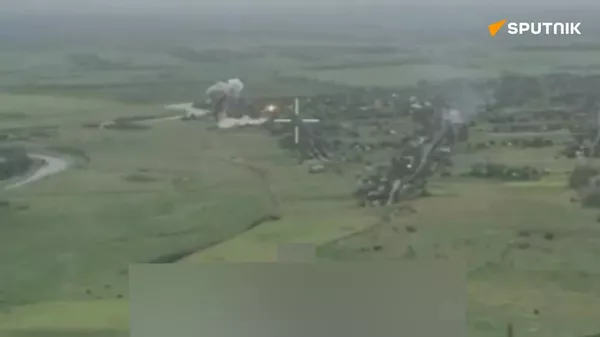 ▶ L'armée russe frappe un point de déploiement ukrainien avec des bombes FAB-500 - Sputnik Afrique