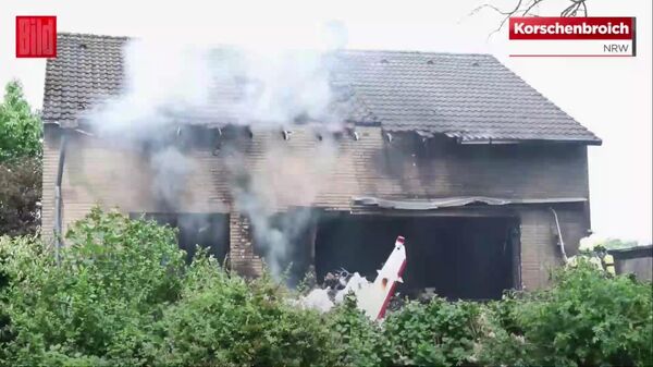 #viral | Small Plane Crashes onto Residential Terrace in Korschenbroich, Germany - Sputnik Africa