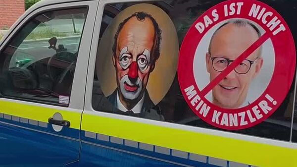 'NOT MY CHANCELLOR:' Protest car trolling Berlin's streets - Sputnik Africa