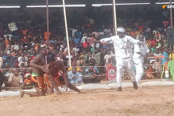 Le tournoi de lutte traditionnelle de Niamey a un nouveau héros Le tournoi de lutte traditionnelle de Niamey a un nouveau héros - Sputnik Afrique