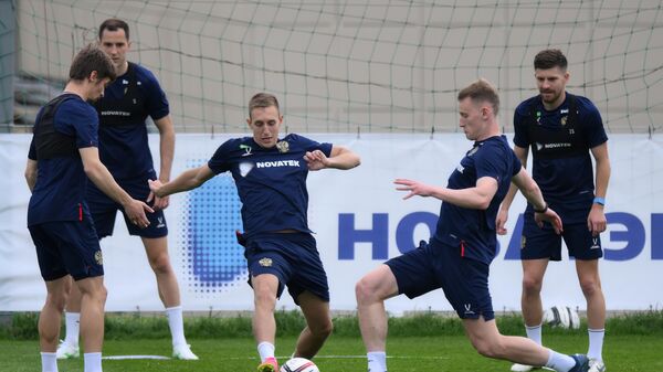 Football players Yaroslav Gladyshev and Viktor Melekhin at a training session of the Russian national football team at the Novogorsk training center in Khimki. On June 6, 2025 the Russian national football team will play against Nigeria in Moscow at the Luzhniki Stadium.  - Sputnik Africa