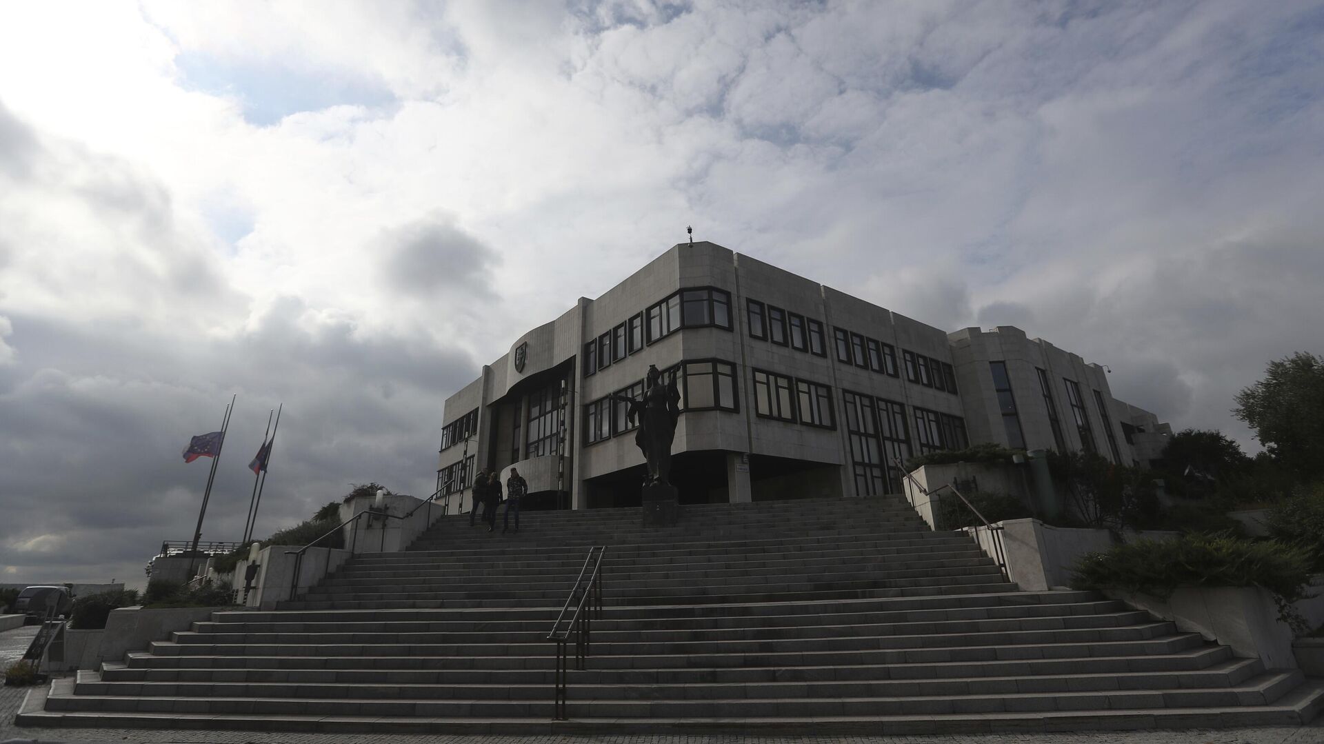 In this Oct. 12, 2016 photo, the  building of Slovakia's Parliament in Bratislava. The wave of far-right parties across Europe has been gathering steam from Greece to France and Germany. - Sputnik Africa, 1920, 06.06.2025