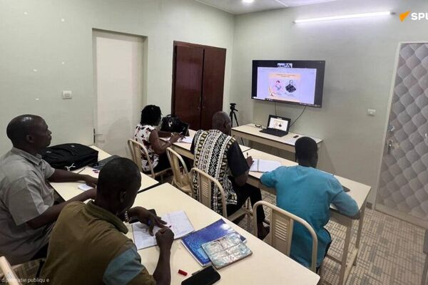 🪶 Le Niger, le Burkina Faso et la Guinée ont célébré l'anniversaire d'un grand poète russe aux origines africaines 🪶 Le Niger, le Burkina Faso et la Guinée ont célébré l'anniversaire d'un grand poète russe aux origines africaines - Sputnik Afrique