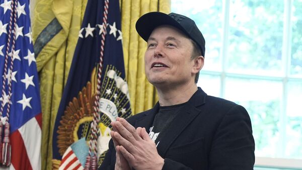 Elon Musk gestures as he speaks during a news conference with President Donald Trump in the Oval Office of the White House, Friday, May 30, 2025, in Washington - Sputnik Africa