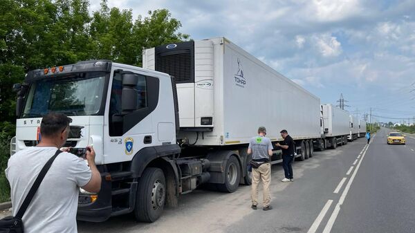 Foreign journalists arrived in the Russian Bryansk region and inspected refrigerated trucks with the bodies of Ukrainian soldiers - Sputnik Africa