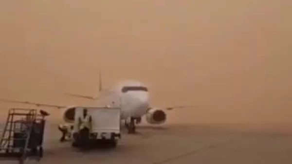 Une tempête de sable s'est abattue à proximité d'un aéroport iranien - Sputnik Afrique
