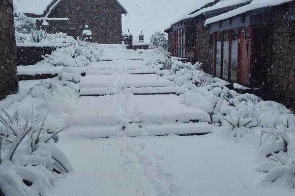 Des chutes de neige exceptionnelles paralysent certaines régions en Afrique du Sud Des chutes de neige exceptionnelles paralysent certaines régions en Afrique du Sud - Sputnik Afrique
