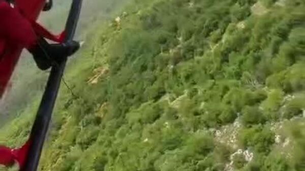 #viral | Elderly Man Rescued by Helicopter from 1,000m Altitude in Italian Forest Operation - Sputnik Africa