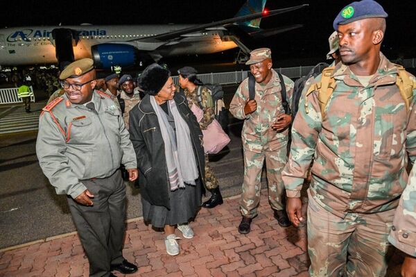 First Group of South African Troops Arrives Home, Defense Ministry Says - Sputnik Africa