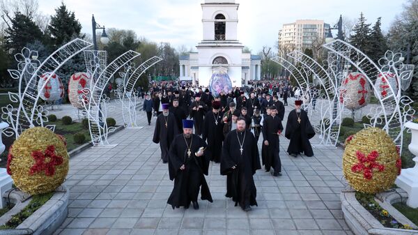 Priests in Kishinev, Moldova observe Easter ceremonies. File photo. - Sputnik Africa
