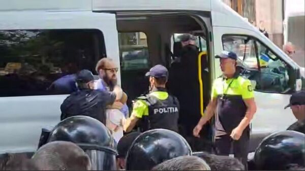 'Police, Who Are You Protecting?' Moldovan Opposition Slams Detentions at March Against LGBT Propaganda in Capital - Sputnik Africa
