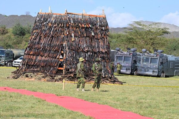 Kenya Destroys 6,000+ Illegal Firearms, Ruto Vows Police Reform & Regional Security Push Kenya Destroys 6,000+ Illegal Firearms, Ruto Vows Police Reform & Regional Security Push - Sputnik Africa